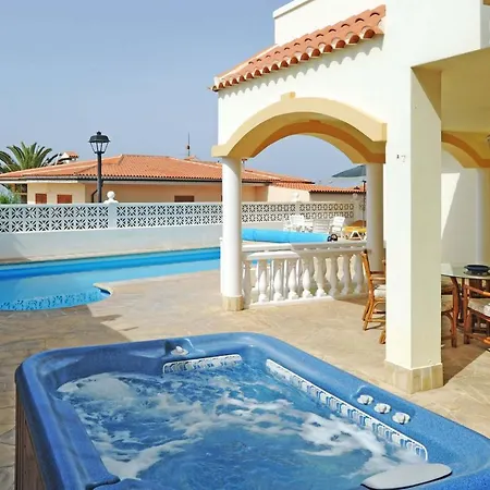 Madrina Vila *